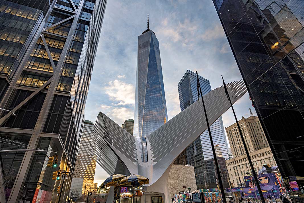 Das Oculus mit One World Trade Center
