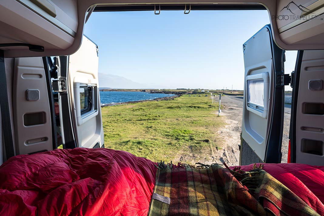 Der Blick aus dem Camper auf die Küste