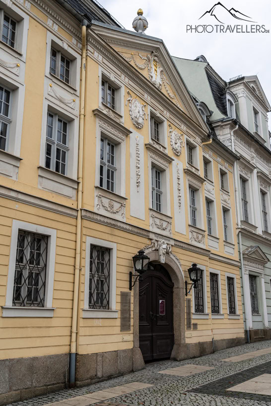 Die wunderschöne Fassade des Vogtlandmuseums. Früher waren hier Wohnhäuser