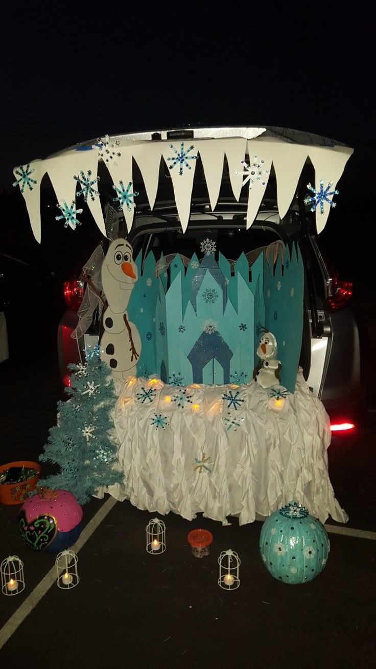 Disney Frozen Snow Scene Trunk or Treat idea