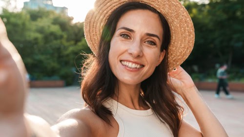 Veneers vs. Crowns in Emeryville, CA | Book a Consultation