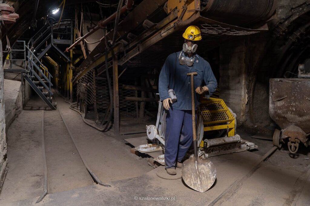 górnik z łopatą sercówką