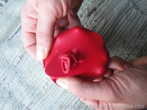 Make Christmas trees and candy canes out of fruits and vegetables! Christmas party ideas including games, real food, and crafts for elementary school kids. Kids party game balloon marshmallow poppers