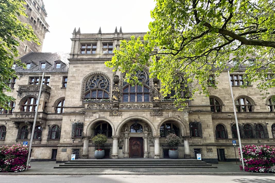 Das Duisburger Rathaus von außen