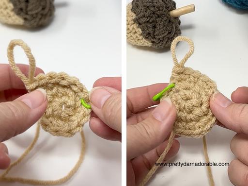 Hands crochet with beige yarn, using a green stitch marker; a finished item and prettydarnadorable.com appear in the background. Free crochet pattern