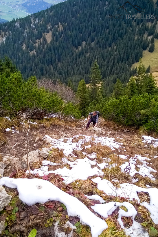 Ein Wanderer auf dem steilen Aufstieg zum Großen Traithen