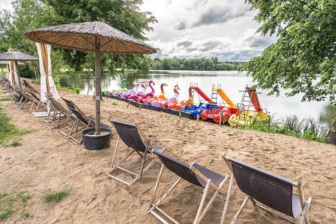 Liegestühle vom Karibischen Eck am Ortswiesensee