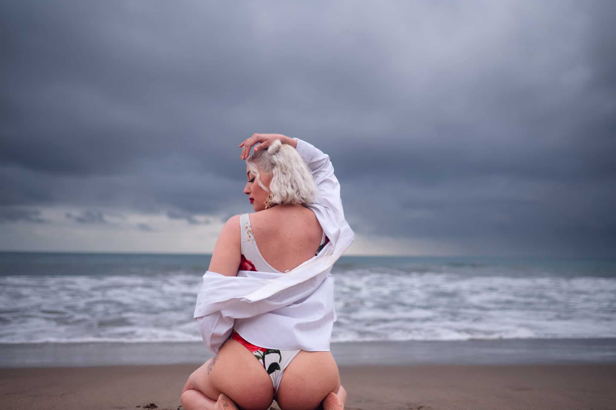 Fall in love with your body through a boudoir photoshoot at El Matador Beach