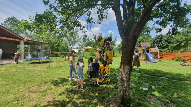 Tabara de joaca curte Locuri de Petreceri in Aer Liber pentru Copii Bucuresti