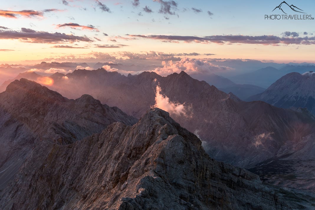 Sonnenuntergang von der Zugspitze aus am Münchner Haus