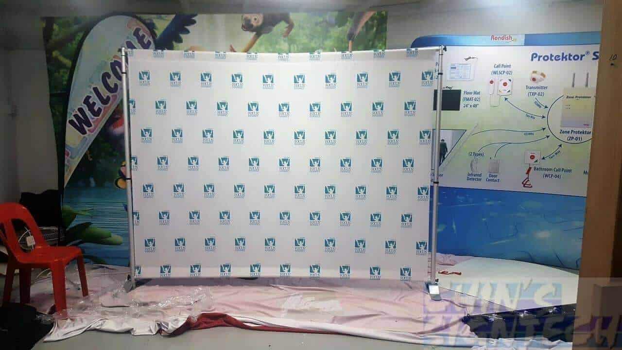 Telesopic Backdrop with Fabric Banner