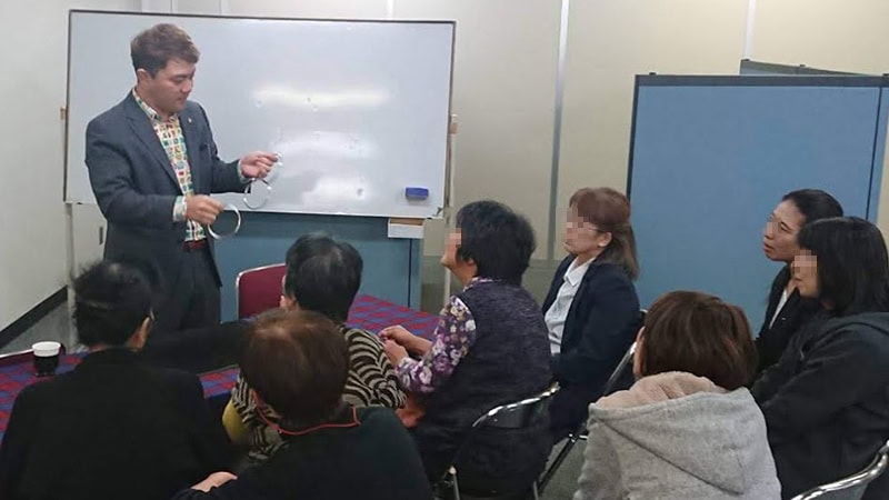 福井県敦賀市での出張マジック!プロマジシャンのテーブルマジックショー 3 テーブルマジックショー