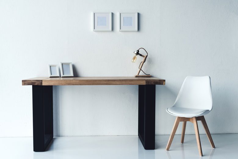 Schreibtisch aus Massivholz