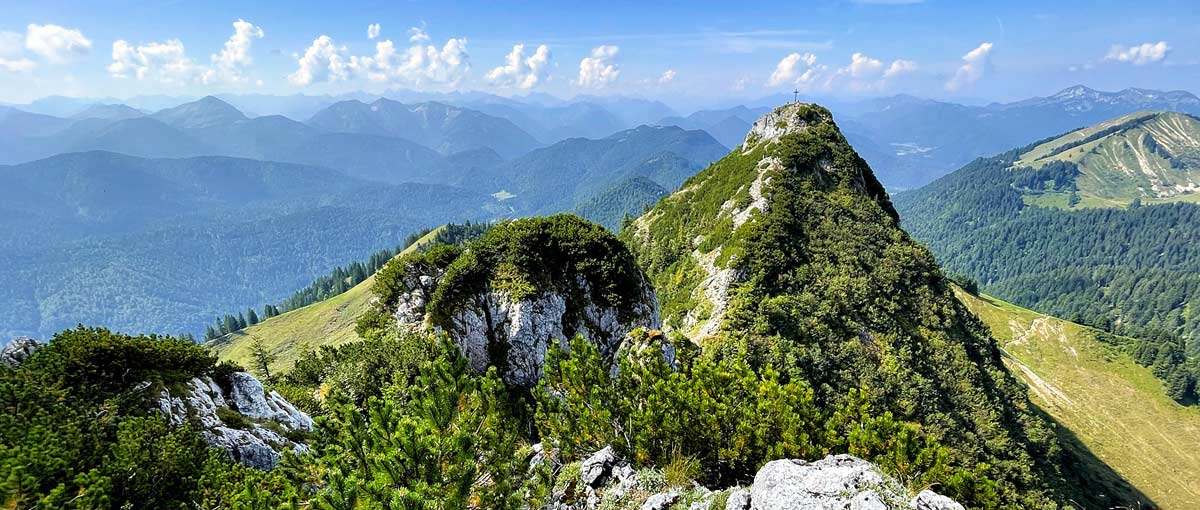 startseite-bayern-ross-und-buchstein-wanderung Blick vom Buchstein auf den Roßstein