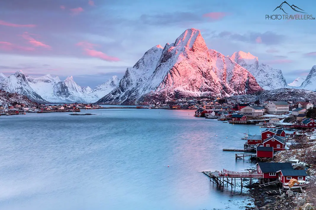 Sonnenaufgang über Reine auf den Lofoten