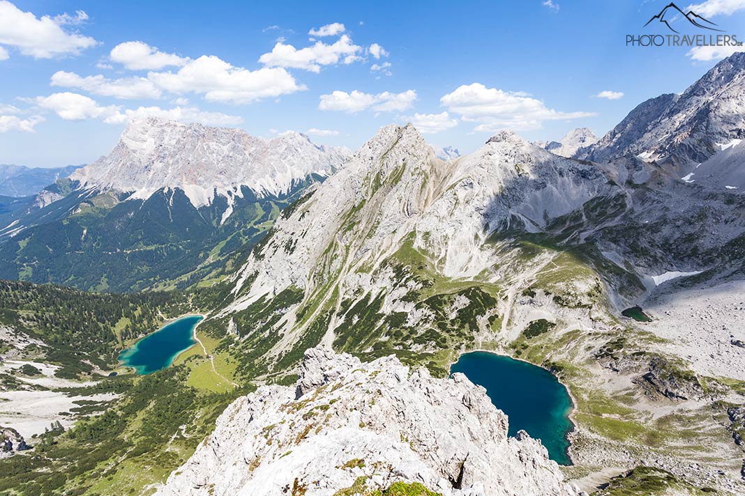 Der Blick auf den Seebensee und den Drachensee vom Drachenkopf-Gipfel