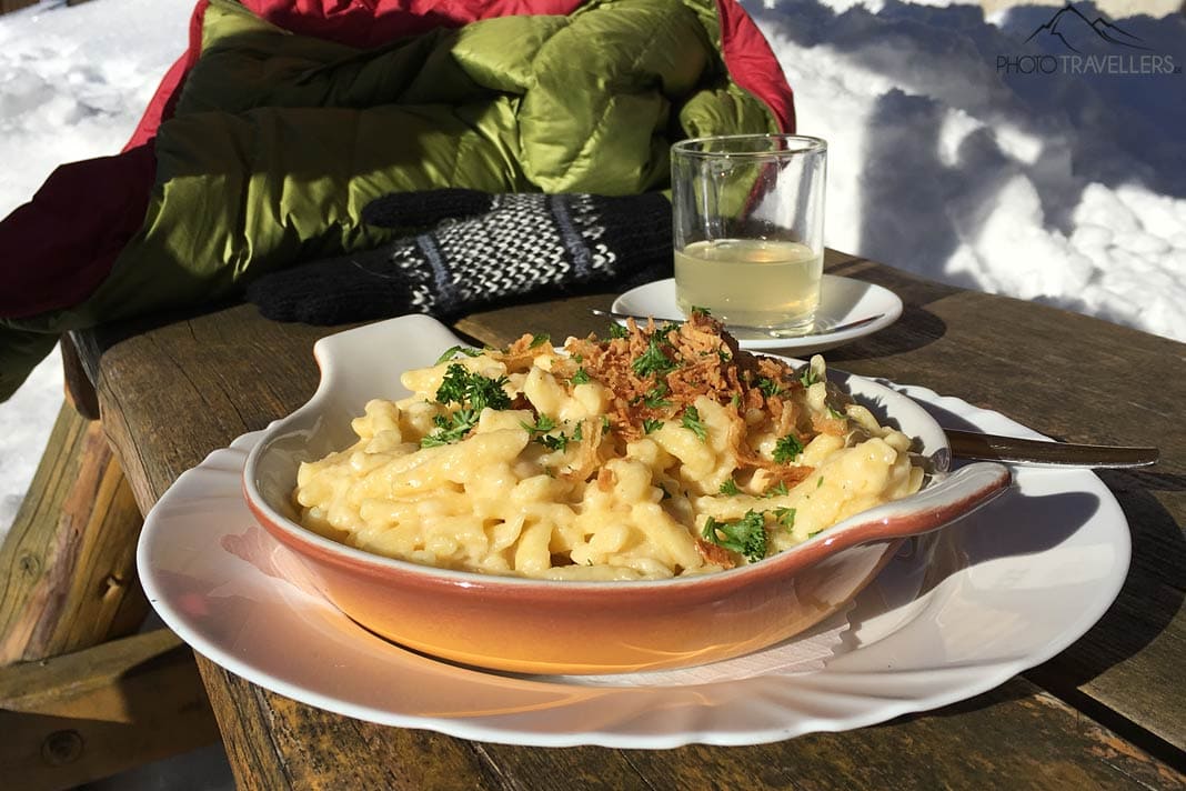 Käsespätzle auf der Albert-Link-Hütte im Winter im Freuen