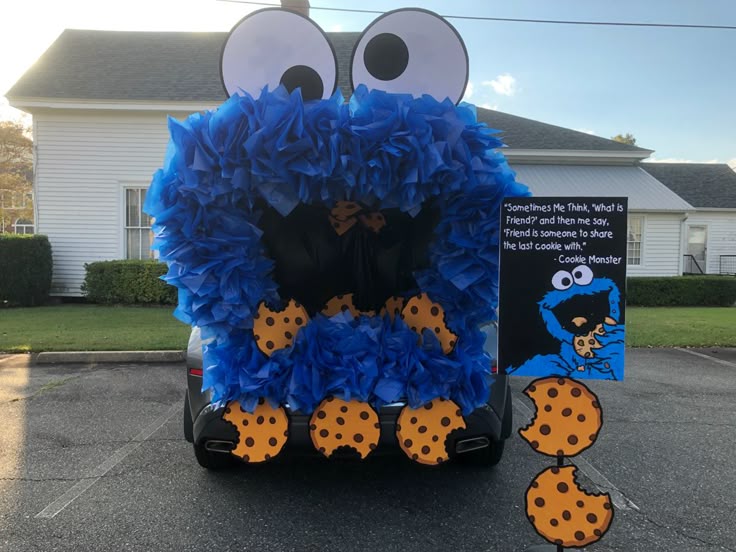 Cookie Monster Car Trunk or Treat idea