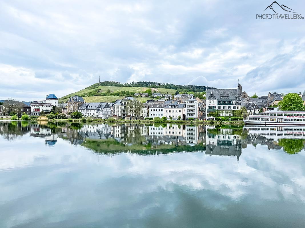 Blick auf Traben-Trabach von der Mosel