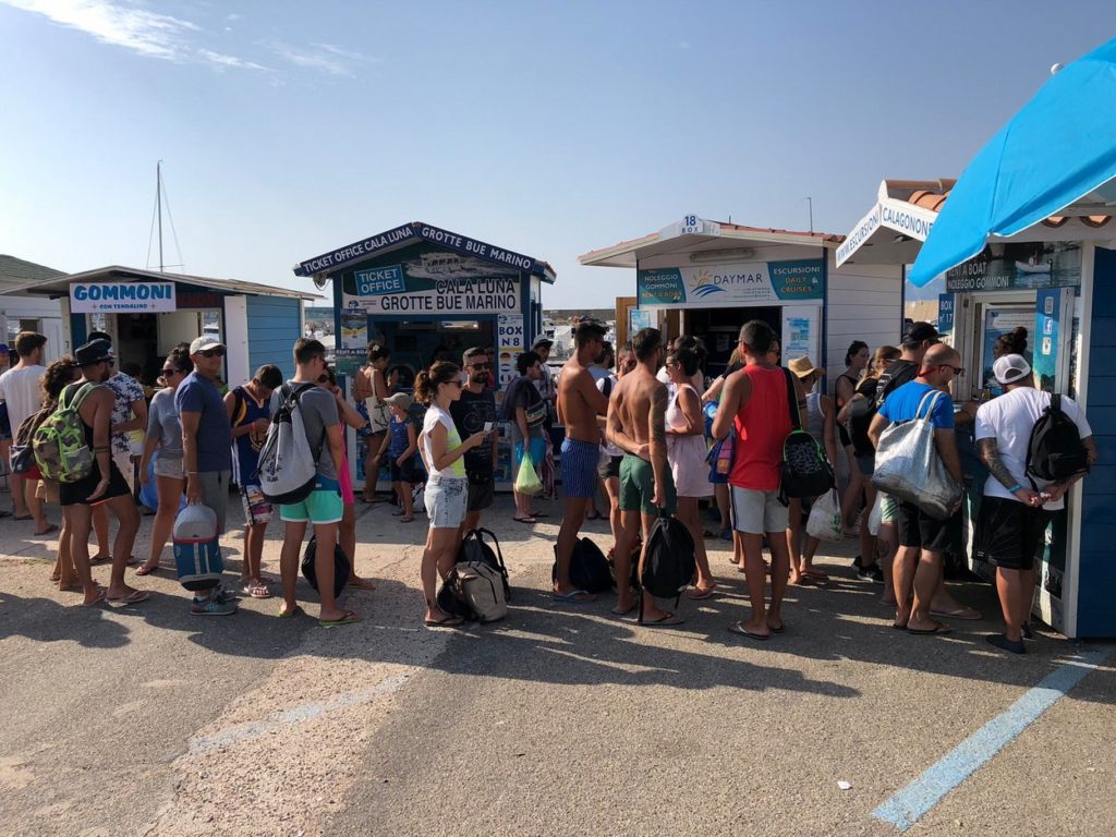 sardynia - groty i klify orosei