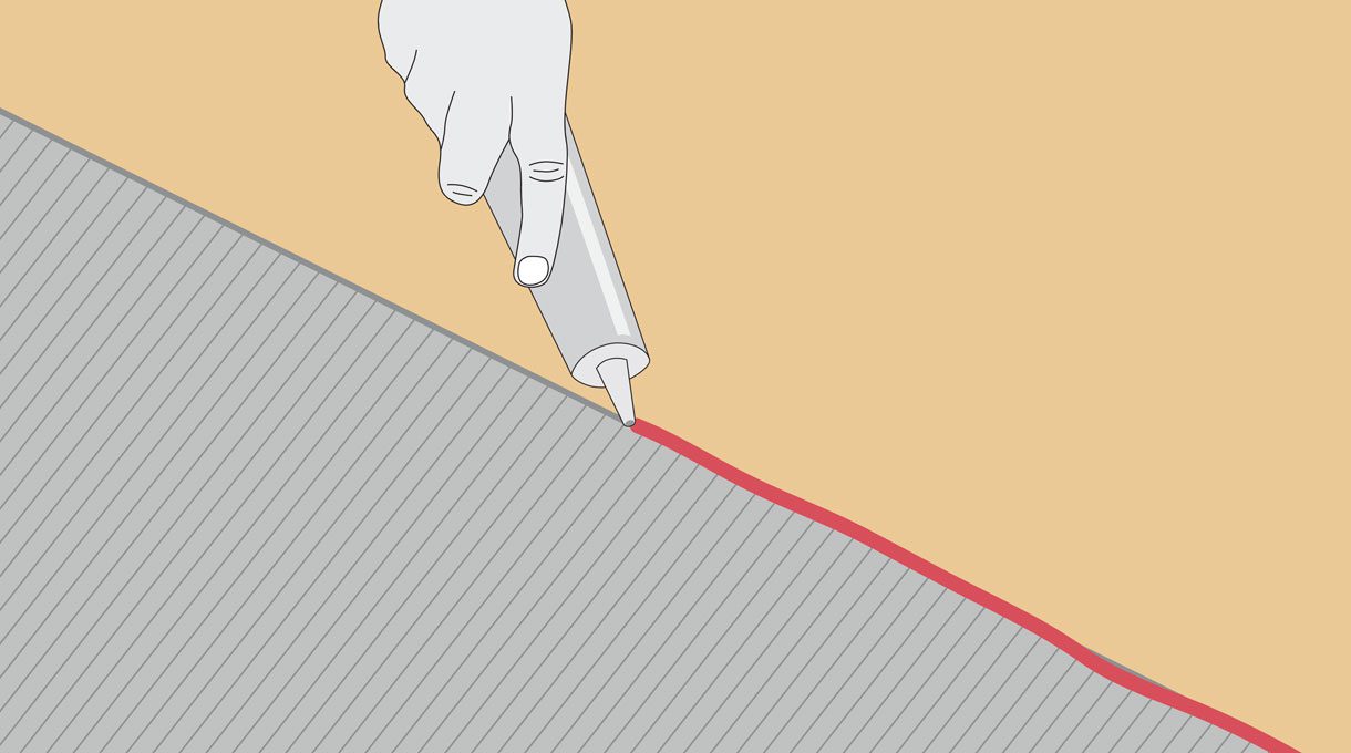 Coloca un cordón de silicona neutra en la unión del cobertizo con el muro de la casa