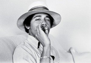 Barack Obama fume une cigarette Barack Obama fume une cigarette