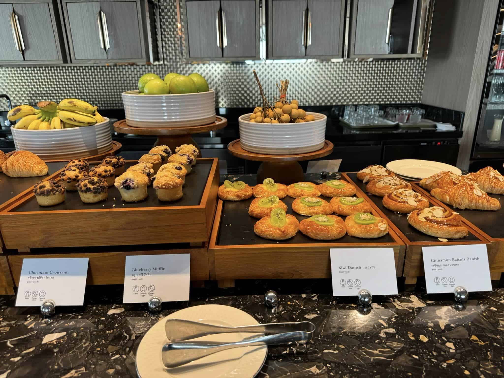 Review of the InterContinental Bangkok: Upscale Experience With Great Service in The Club Lounge 11 The Club Lounge Intercontinental Bangkok Review 04