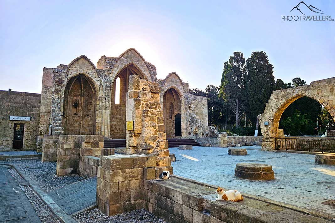 Der Dionisos-Platz in Rhodos Stadt