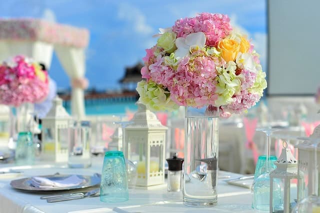stunning wedding table arrangements for weddings in scotland Flowers for wedding table arrangements in Scotland