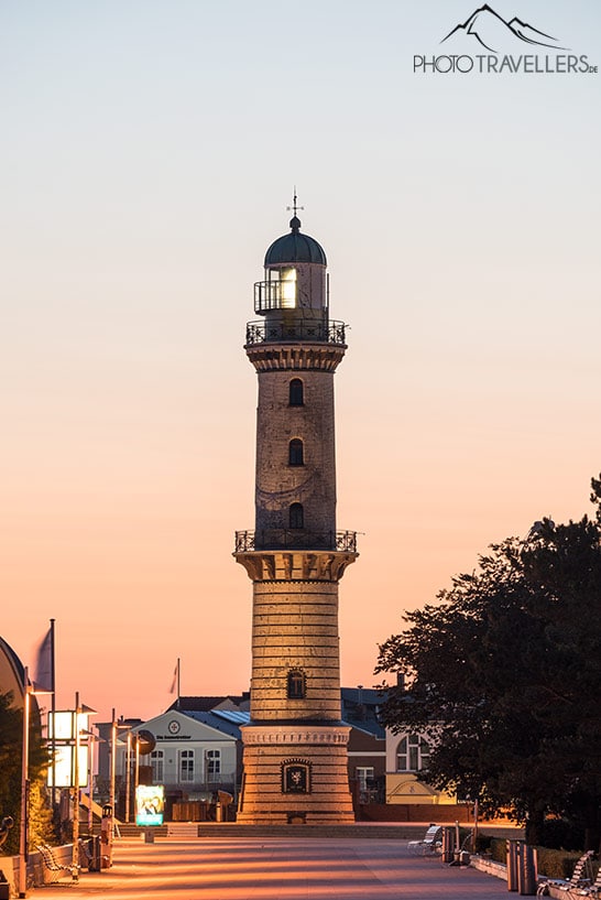 Der Leuchtturm Warnemünde im Morgenlicht