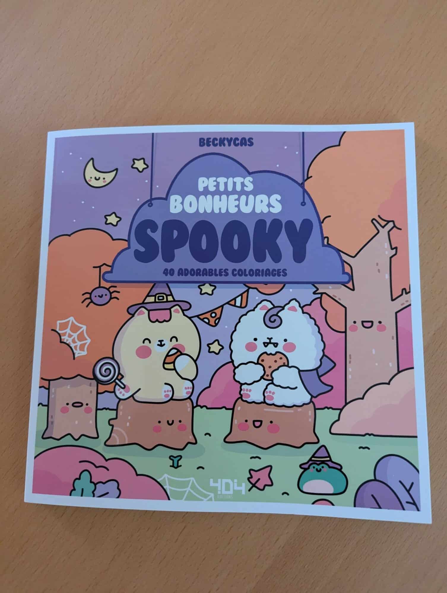 Coloriage adorable de personnages mignons dans un décor fantastique d'Halloween avec des animaux fantaisistes, parfait pour enfants, associant créativité et amusement sur le thème de spooky.