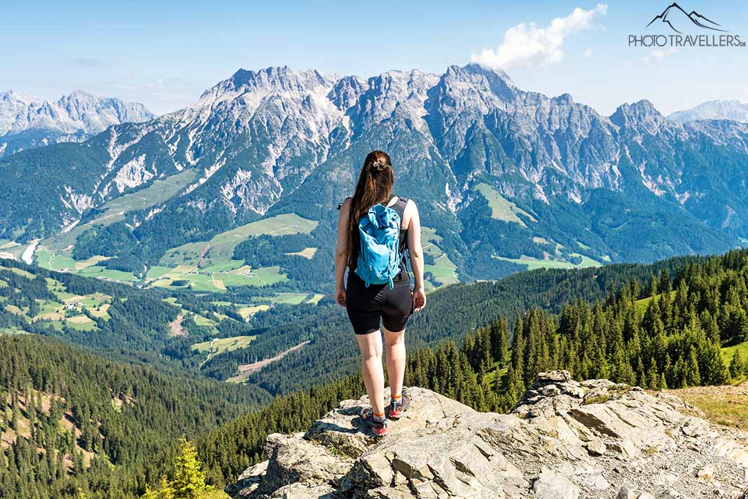 Reisebloggerin Biggi Bauer auf dem Gipfel des Großen Asitz