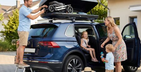Stressfreier Familienurlaub mit dem Auto: Clever packen mit Dachbox