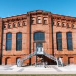 Ein Foto der Gebläsehalle von außen.