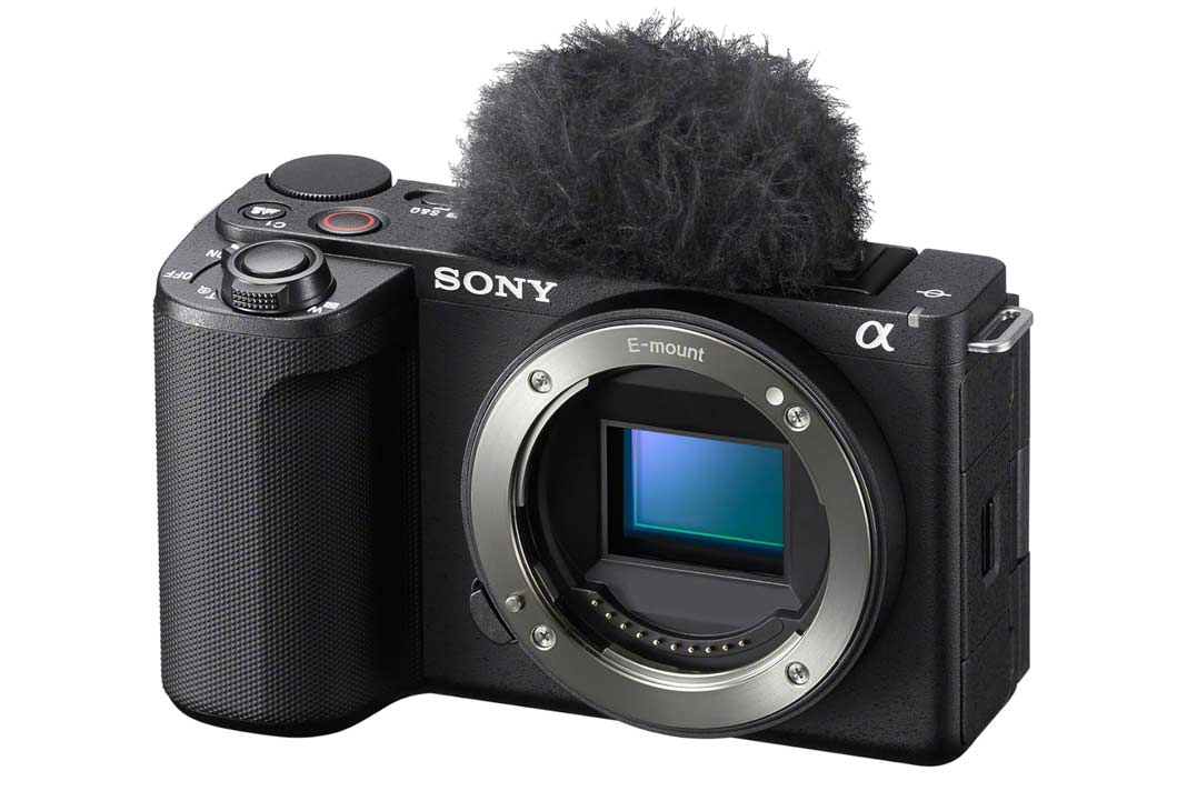 Die Sony ZV-E10 II mit Blick auf den APS-C-Sensor