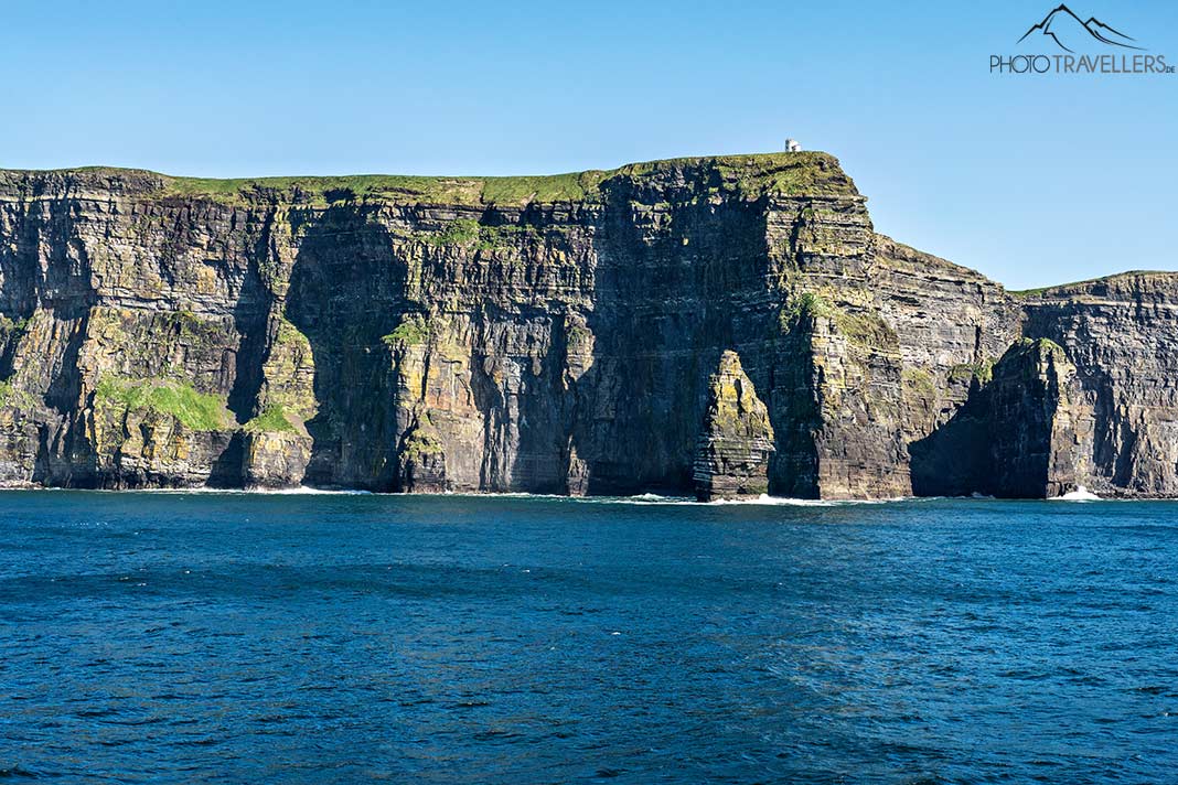 Die Cliffs of Moher vom Wasser aus gesehen