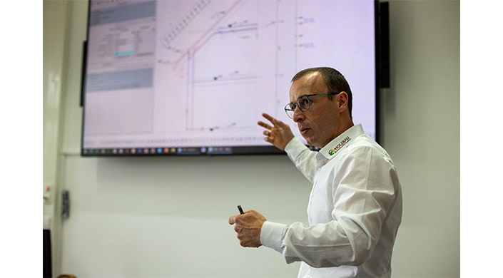 Bild von Projektleiter Jochen Streöhle am Bildungszentrum Biberach