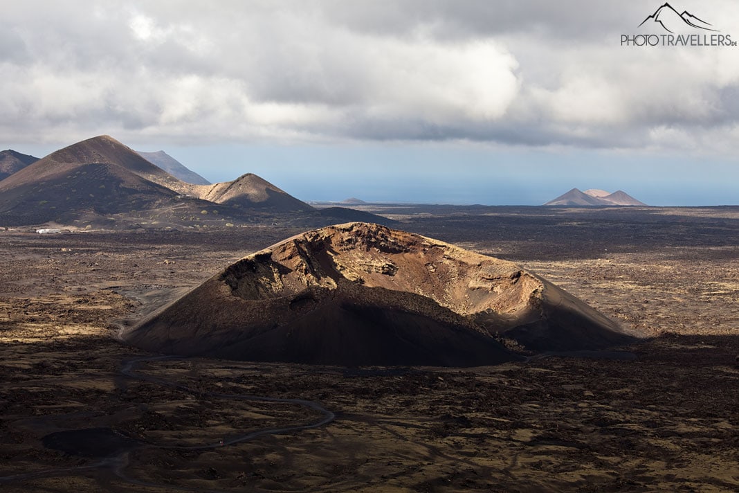 Der Blick auf die Caldera de los Cuervos vom Montana Negra