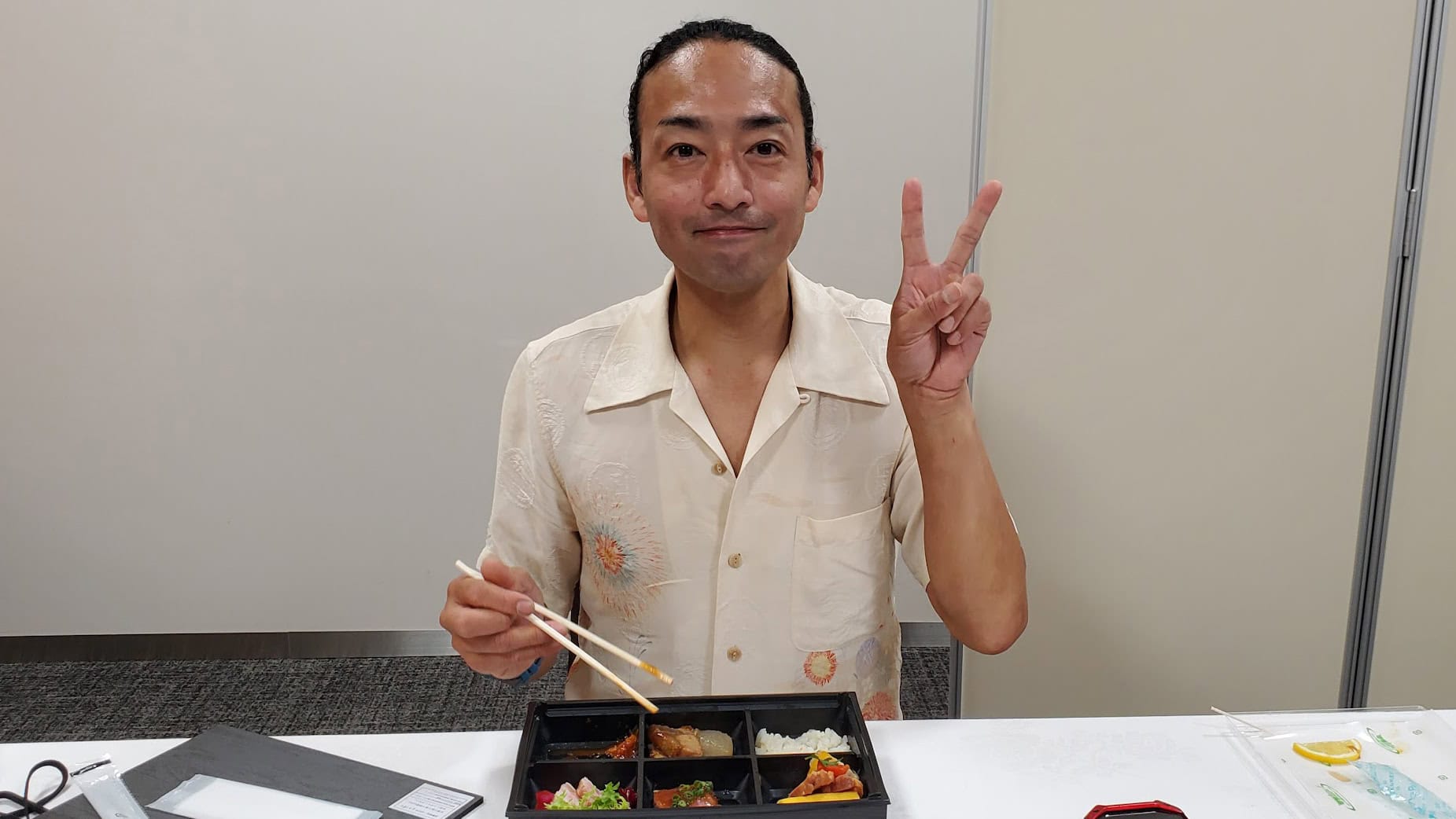 本日はロータリークラブさんのイベントに出演!コロナ前は当たり前だったこのようなパーティー出演が、今は特別に感じられる!感謝と喜びでショーマンシップ全開!皆様の反応がうれしかった☆ 4 20220619 161511 - 出張マジックショー