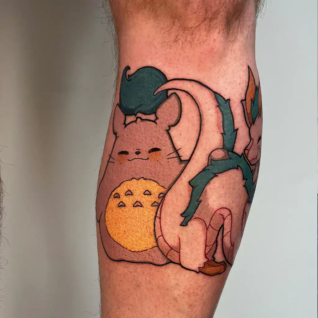 Farbiges Tattoo von Totoro vom Studio Ghibli
