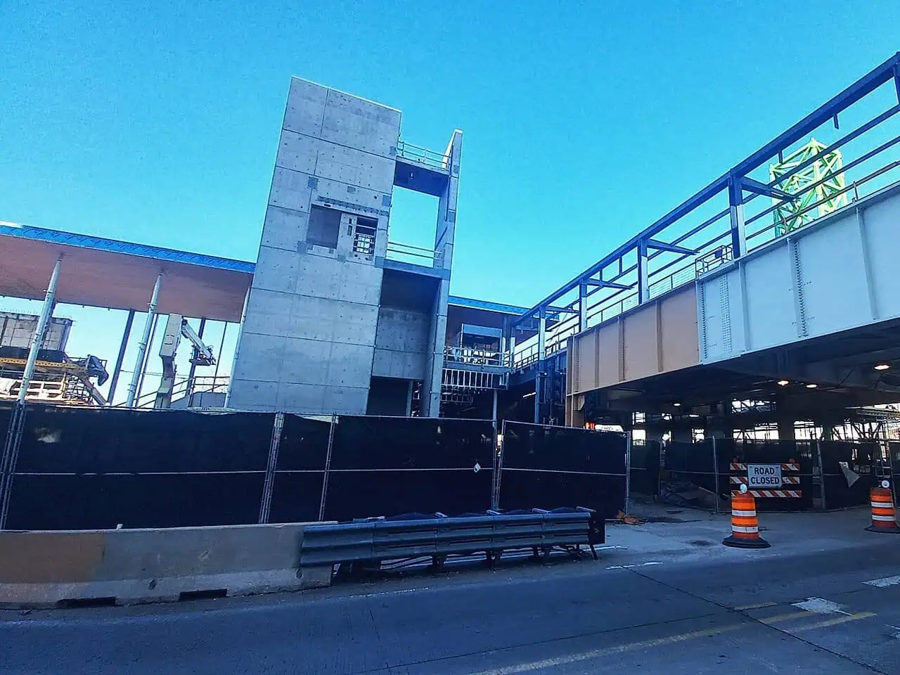 Damen Green Line station seen from Damen Avenue