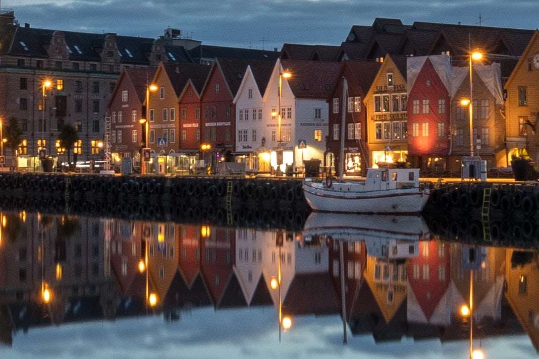 100-Prozent-Ausschnitt des Testbilds aus der Stadt Bergen in Norwegen, aufgenommen mit der Canon EOS M50