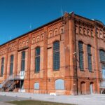 Ein Foto der Gebläsehalle von außen.