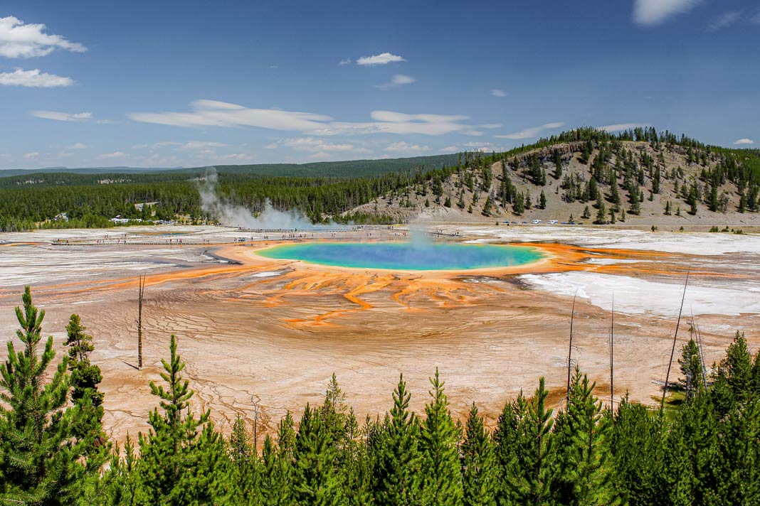 Der Grand Prismatic Hotspring Overlook im Yellowstone Nationalpark