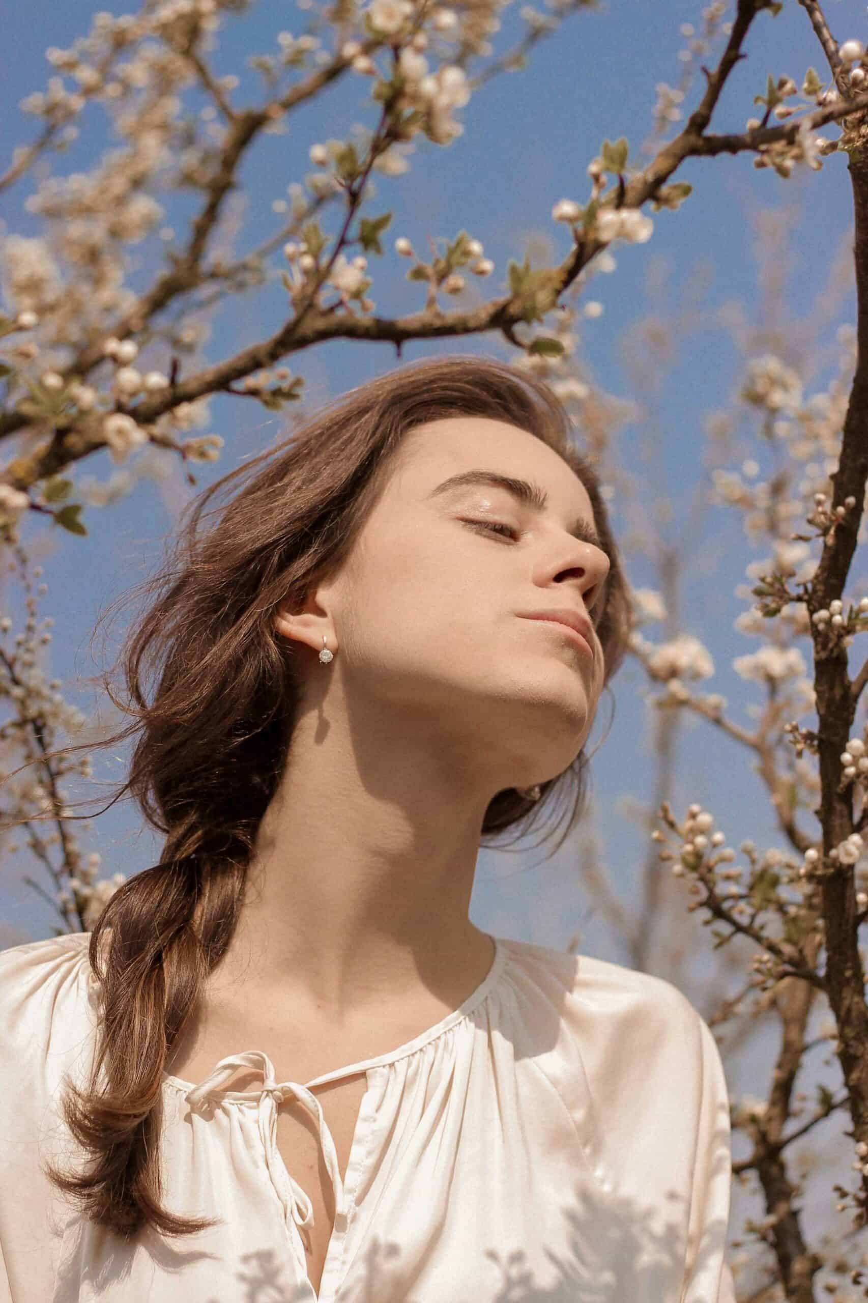 woman showing jaw line