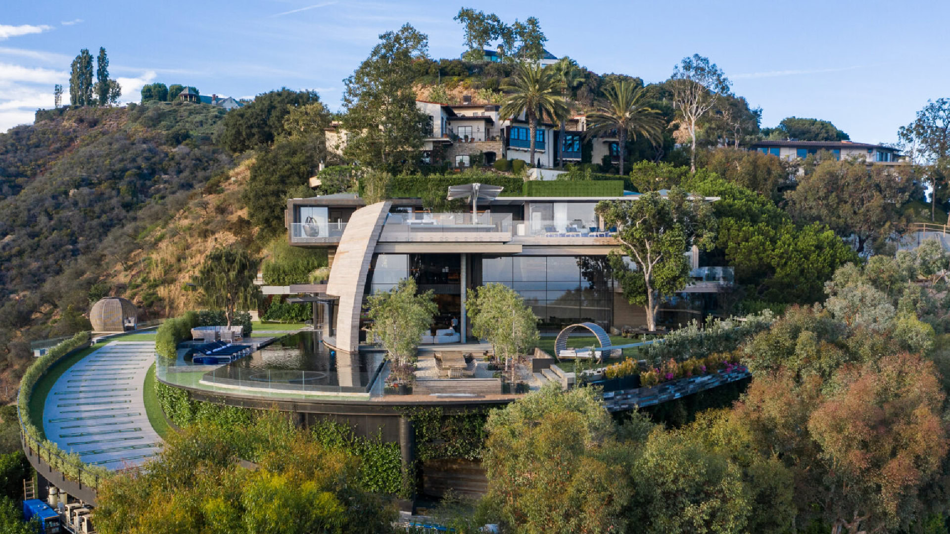 The $135 Million Palisades Mansion From โSuccessionโ S4 Has Burned Down