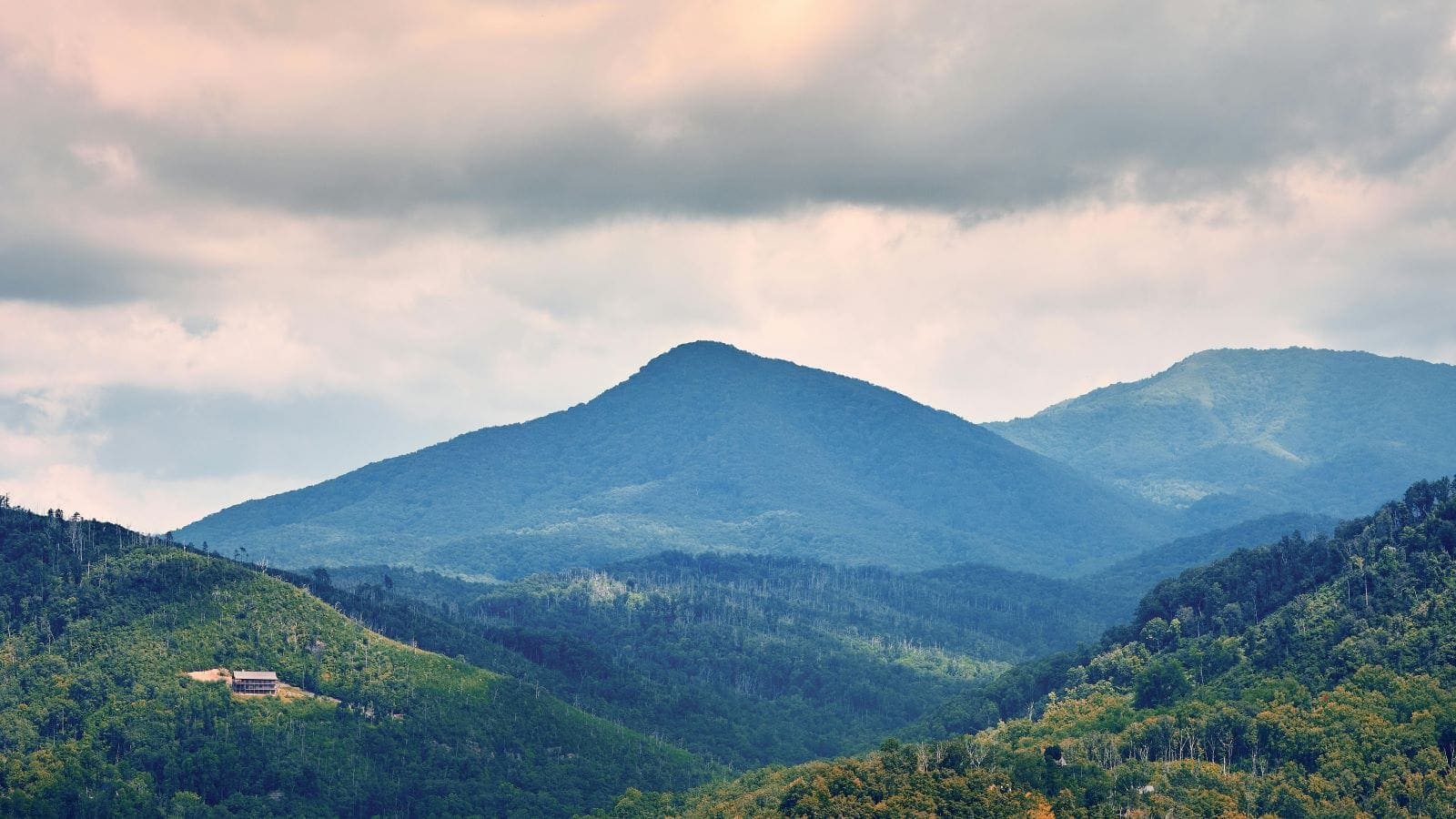 Top Breathtaking Mountain Towns in America You Must Visit