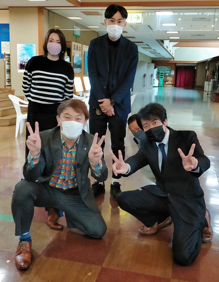 コンプレッサー見聞録のロケ!南砺市井波でお世話になった皆様、ありがとうございました~!突撃ロケにも関わらず、皆様のすばらしいノリに感謝です~☆ 1 264890061 945527253050141 6485213068423449082 n - 出張マジックショー