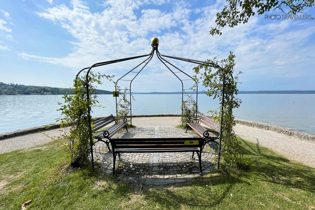 Der Kurpark Herrsching mit Blick auf den Ammersee