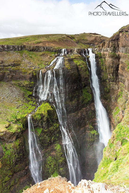 Der Blick auf den Wasserfall Glymur